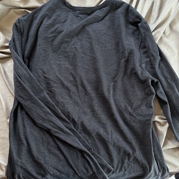 Lululemon Navy blue long sleeve shirt M/L - Picture 3 of 3